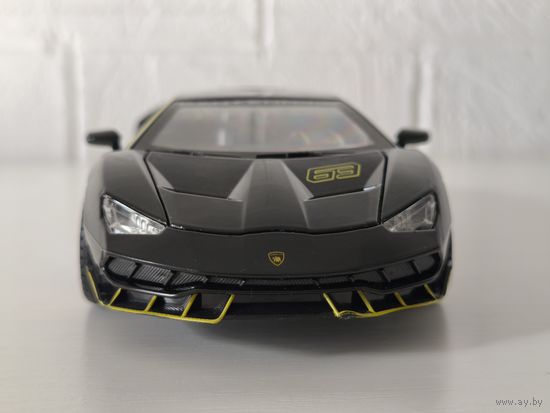 Коллекционная модель автомобиля 1:24