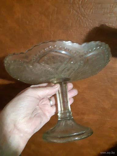 Ваза конфетница на ножке Неман стекло СССР