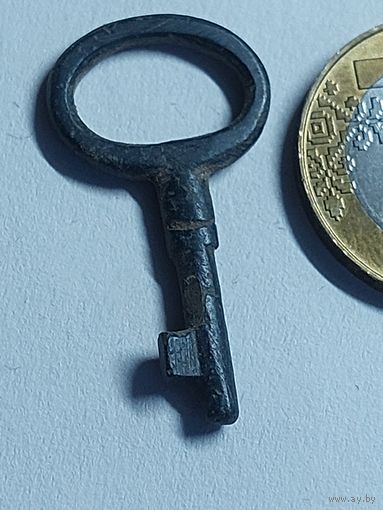 Старинный маленький ключик.