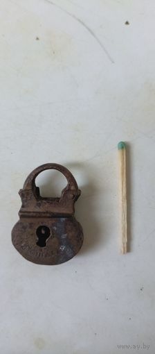 Замок маленький латунный