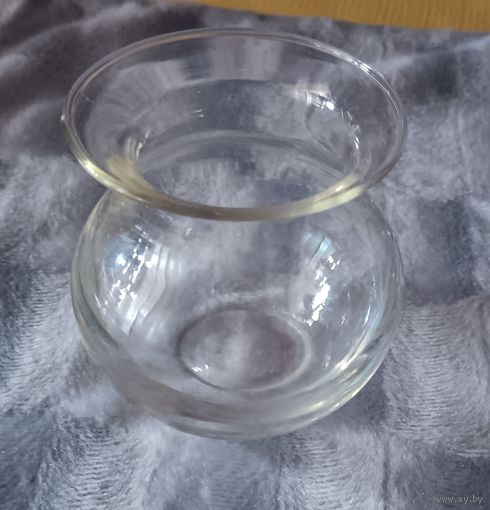 Маленькая ваза Флора. Стекло. 9х7,4 см.