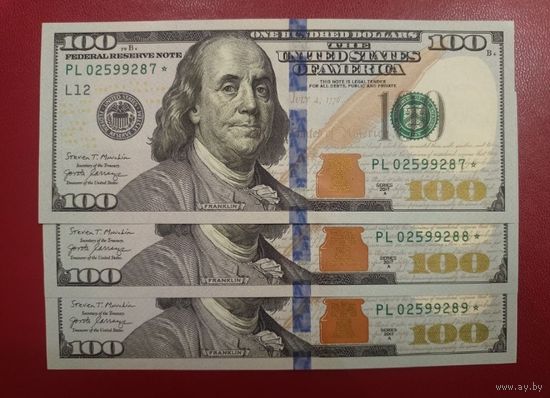 Торг! 100 долларов США 2017А со звездой (банкнота замещения), три номера подряд, UNC.