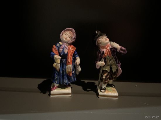 Статуэтка Жанровая Пара Нищие Попрашайки Германия Volkstedt