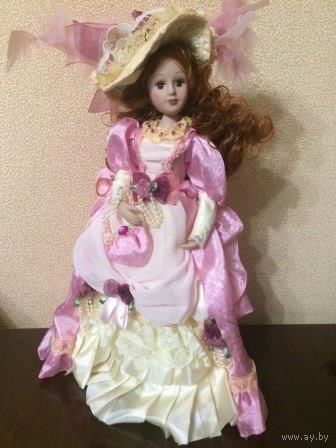 Кукла декоративная, фарфор, высота 27 см. Очень красивая, качественно выполнена. Голова. руки и ноги из фарфора. Новая в упаковке. Продаю в связи с переездом.