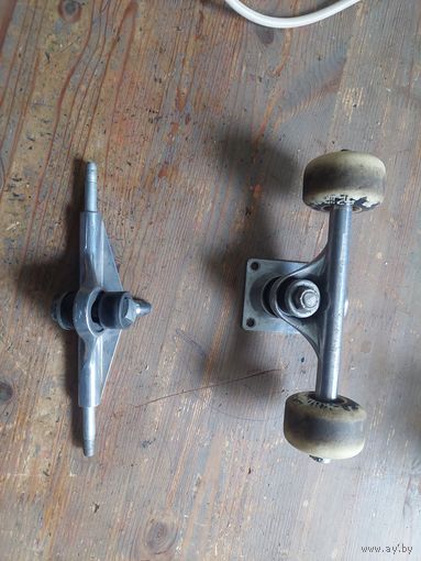 Детали от скейта, то что на фото. Цена за все.