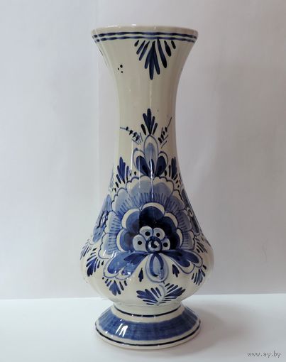 Ваза фарфоровая 60-70-е годы Голландия. Высота 20.5 см.