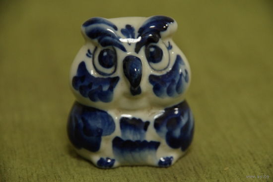 Статуэтка фарфоровая  " Сова "  5,5 см  ( целая )