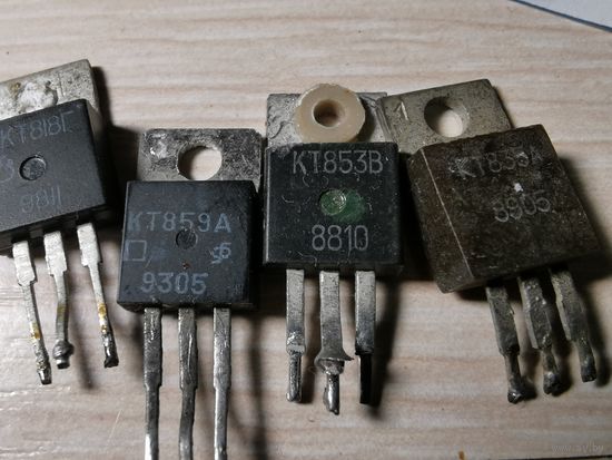 ТРАНЗИСТОРЫ КТ 818 и другие в таком корпусе ПО 40 КОП ЗА 1 ШТ