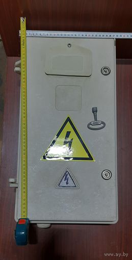 Щит учетно-распределительный навесной