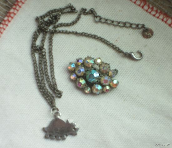 Брошь Aurora Borealis Чехословакия и кулон с клеймом с небольшими дефектами цена за лот