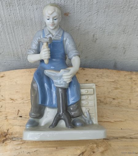 Сапожник статуэтка
