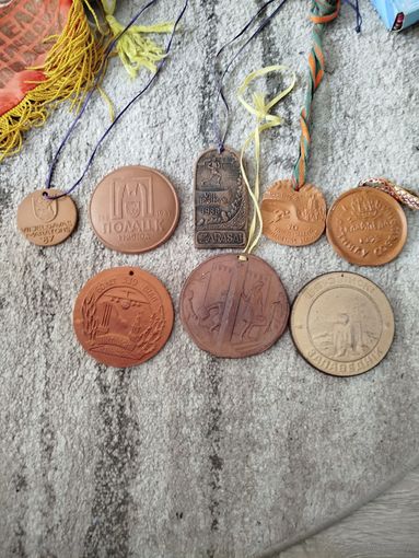 Лот глиняных сувенирных медалей,с рубля