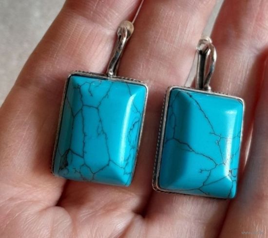 Серьги. Камень.