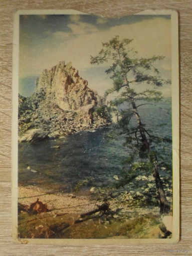 ЧИСТАЯ ОТКРЫТКА СССР. "СКАЛА "ШАМАН" НА ОЗЕРЕ БАЙКАЛ." фото. Л. БОРОДУЛИНА. 1956 год.