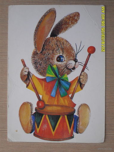 ЧИСТАЯ ПОЧТОВАЯ ОТКРЫТКА "ЗАЙЧИК-БАРАБАНЩИК".худ.Л.МАНИЛОВА 1989г.