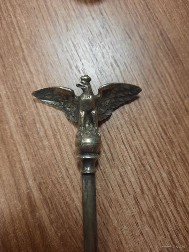 Нож для вскрытия писем.