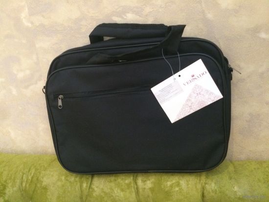 Сумка для ноутбука Versado новая, без этикетки, дополнительного длинного ремня нет. Новая, ни разу не пользовалась. Размер сумки 43 на 32. Есть еще дополнительный внешний карман.
