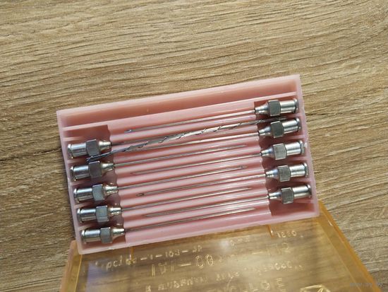 Иглы инъекционные в пластиковом футляре 0,8х40, лот 1 футляр 10шт