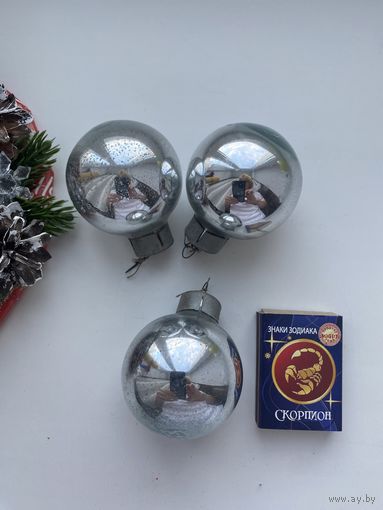 Лот елочных игрушек.