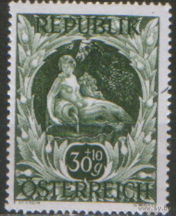 Марка из серии 1947г. Австрия "Художественная выставка. Скульптура нимфы Эгерии в парке дворца Шёнбрунн " MNH