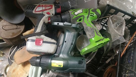 Шуруповёрты  на запчасти.