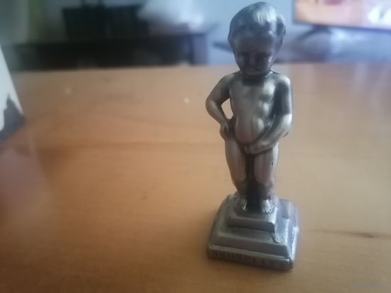 Писающий мальчик из сердца Брюсселя. Высота 8 см.См.фото.