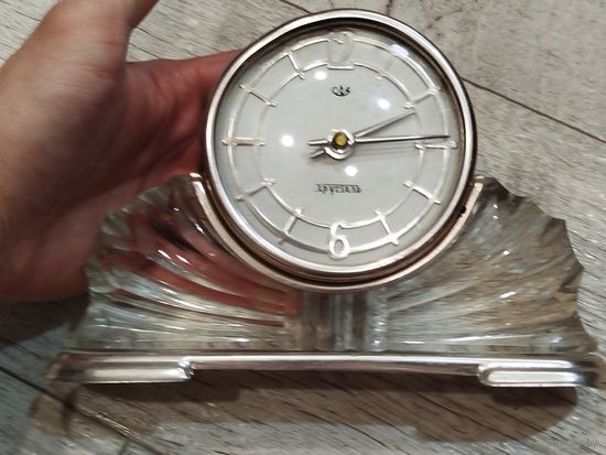 Настольные Часы "Маяк" СЧЗ 11 камней 1958 год Хрусталь.на ходу,с рубля
