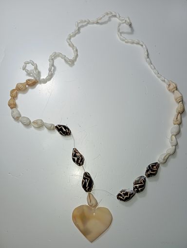 Винтажные Бусы из ракушек .