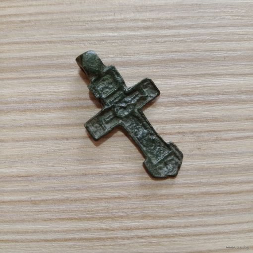 Килевидный нательный крестик старый эпохи Ивана Грозного 16 век в красивой малахитовой патине