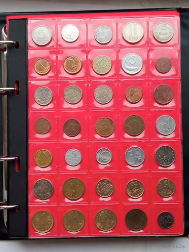 Альбом с монетами мира , 280 штук ( без повторов ) .