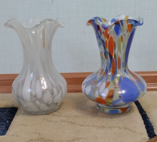 Ваза СССР цветное стекло 2 шт одним лотом Целые
