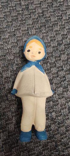 Резиновая игрушка. Девочка в платочке, ранний ссср. Красный треугольник.