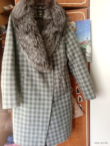 Шерстяное пальто с натуральным мехом