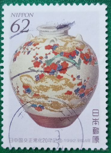 Япония 1992. Керамический сосуд с цветочным узором