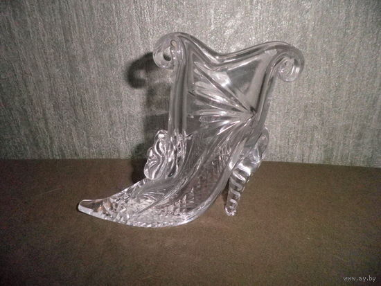 Туфелька хрустальная,сувенир,высота 12 см.Новая.