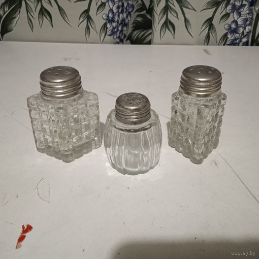 Перечница, солонка.