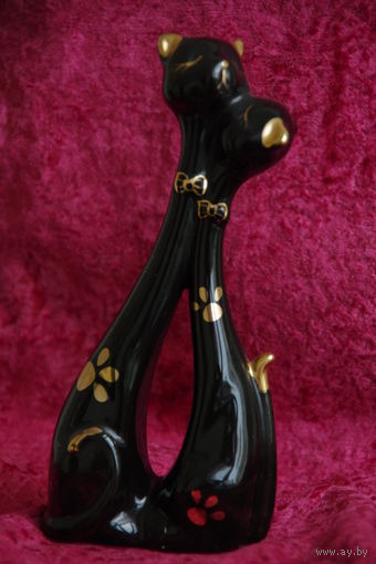 Статуэтка фарфоровая " Котики " целая