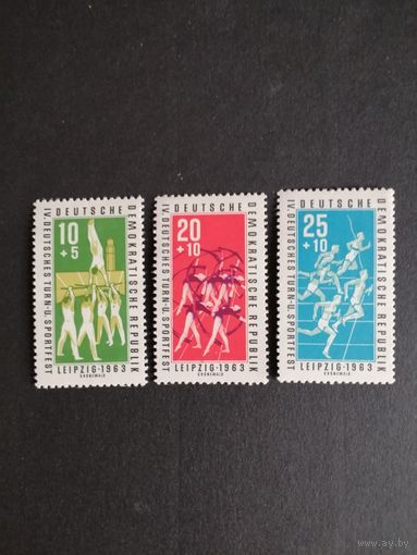 ГДР 1963 Полная серия марок "Гимнастический и спортивный праздник в Лейпциге" (чистые**) Mi.963-965 каталог 4.50 евро