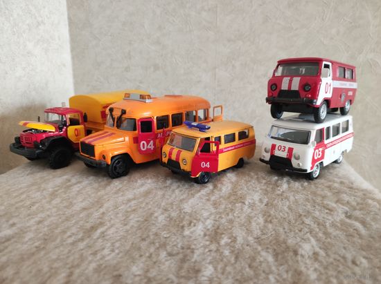 Спецтранспорт , маленький УАЗ заднее левое колесо брак