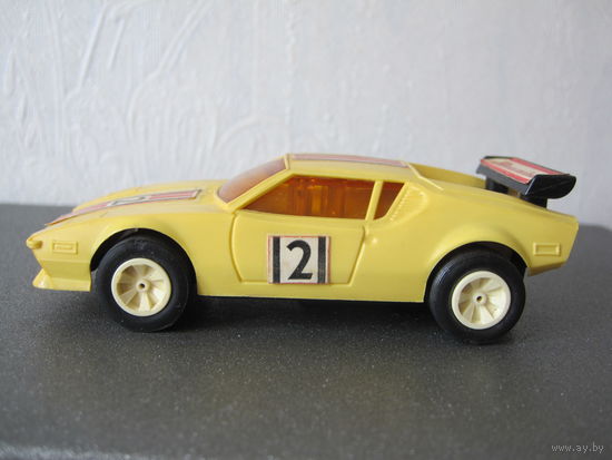 Sportovni Auto De Tomaso 1/45.