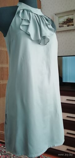 Стильное платье из нежного шелка серого цвета, на подкладке, 44 - 46 размера, фирменное.Длинна платья 86см