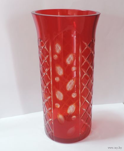 Ваза 60-70-е годы СССР (Неман). Высота 23.5 см. Стекло.