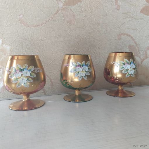 Бокалы с лепным декором