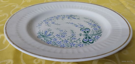 Тарелка эпохи СССР. Минский фарфоро-фаянсовый завод (Минск). 1968-1983 гг.