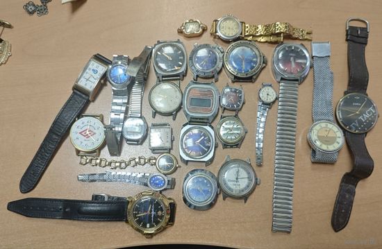 Лот интересных, советских часов.