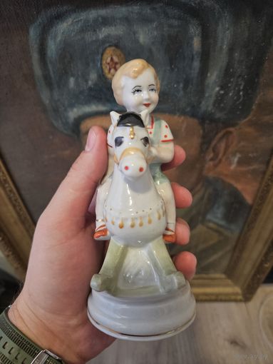 Фарфоровая статуэтка мальчик на лошадке ЗХК