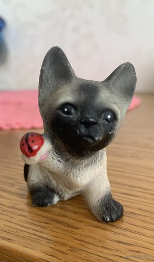 Статуэтка котенок