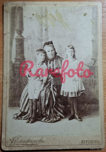 1880-е Кабинет портрет Воронеж Софья Алексеевна Славянова с внуками кузина Николая Гавриловича Славянова (изобретателя электрической дуговой сварки) Архив Славяновых редкий фотограф А.Е. Эпифанов