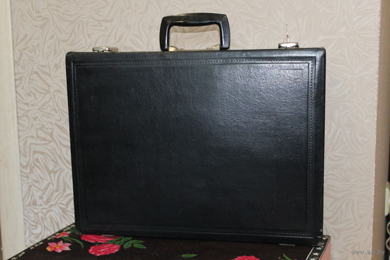 Шикарный дипломат СССР 1980 года выпуска фабрика имени Куйбышева