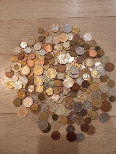 Много разных монет